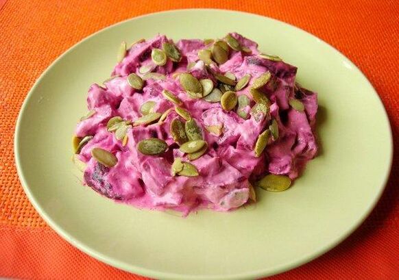Salada de beterraba com sementes de abóbora e salva da prostatite