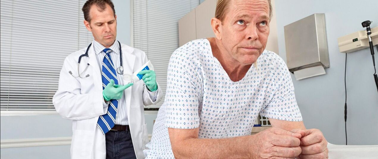 Um homem com prostatite no procedimento de um médico