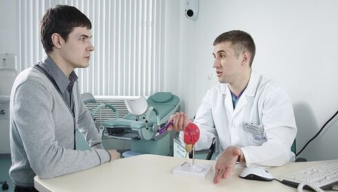 médico prescreve tratamento para prostatite com aparelho
